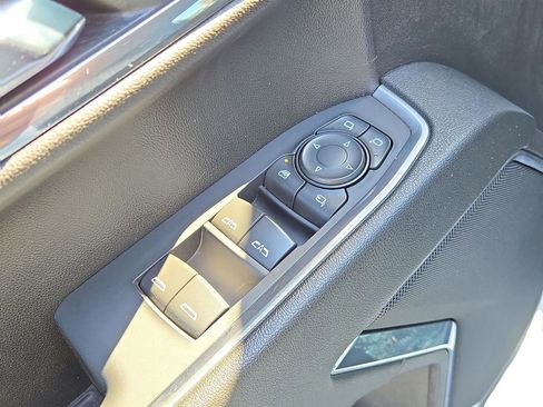 Used 2024 GMC Sierra 1500 SLT image 17