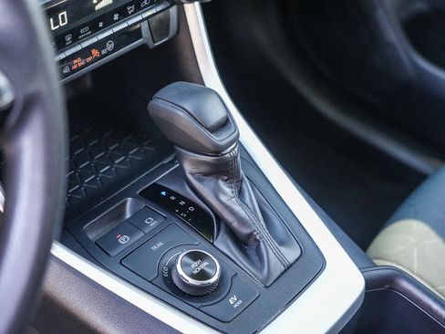 Used 2025 Toyota RAV4 XLE AWD/4WD image 19