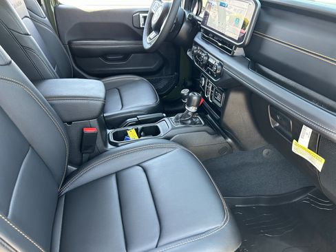 Used 2024 Jeep Wrangler Unlimited Sahara AWD/4WD image 12