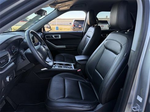 Used 2022 Ford Explorer XLT w/ Equipment Group 202A image 26