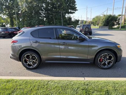 Used 2023 Alfa Romeo Stelvio Veloce AWD/4WD image 9
