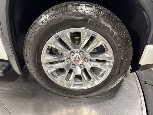 Used 2023 GMC Sierra 1500 Denali w/ Technology Package AWD/4WD image 14