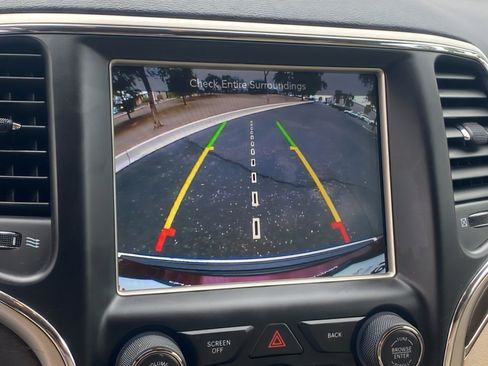 Used 2017 Jeep Grand Cherokee Limited w/ Luxury Group II image 19