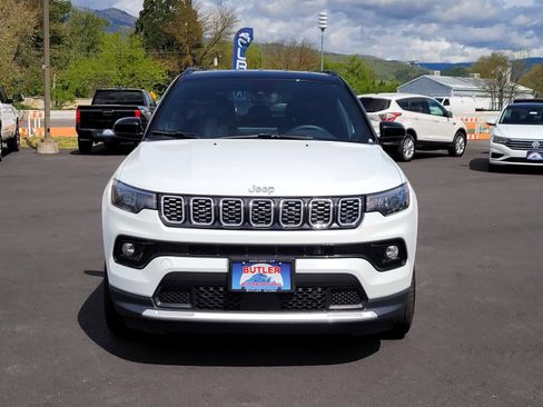 Used 2025 Jeep Compass Limited AWD/4WD image 2