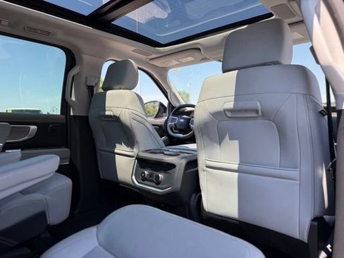 Used 2025 Ford Expedition Platinum w/ Driver's Package AWD/4WD image 25
