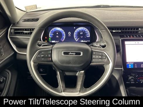 Used 2023 Jeep Grand Cherokee Limited w/ Luxury Tech Group II image 8