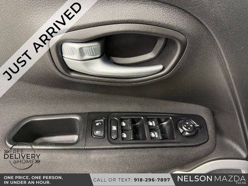 Used 2019 Jeep Renegade Latitude AWD/4WD image 20