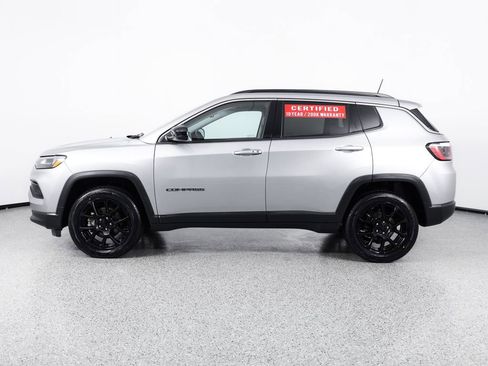 Used 2022 Jeep Compass Latitude w/ Sun and Sound Group AWD/4WD image 5