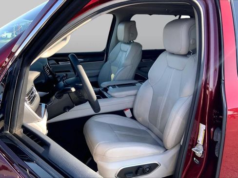Used 2024 Jeep Wagoneer 2WD w/ Premium Group I image 8