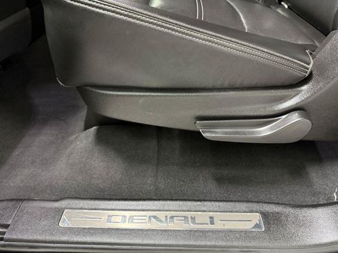 Used 2020 GMC Yukon XL Denali w/ Open Road Package AWD/4WD image 31
