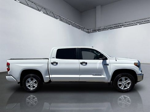 Used 2019 Toyota Tundra SR5 w/ Convenience Package AWD/4WD image 3