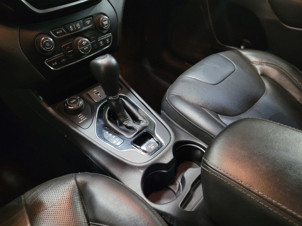 Used 2019 Jeep Cherokee Limited AWD/4WD image 26