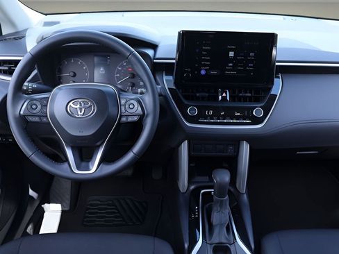 Certified 2025 Toyota Corolla Cross LE image 16