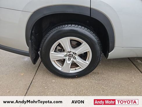 Used 2023 Toyota Highlander LE image 39