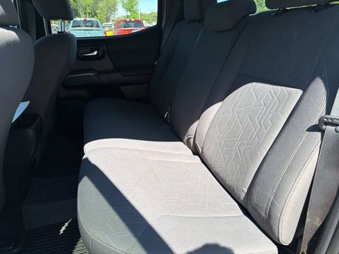 Used 2019 Toyota Tacoma TRD Off-Road w/ Technology Package AWD/4WD image 16