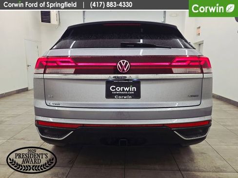 Used 2024 Volkswagen Atlas Cross Sport SE image 4