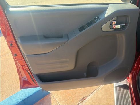 Used 2015 Nissan Frontier SV w/ SV Value Truck Package image 6