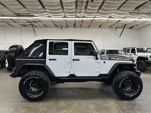 Used 2014 Jeep Wrangler Unlimited Rubicon w/ Max Tow Package AWD/4WD image 2