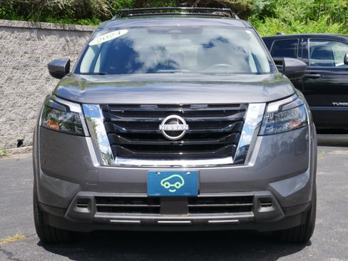 Used 2024 Nissan Pathfinder SV w/ SV Premium Package AWD/4WD image 2