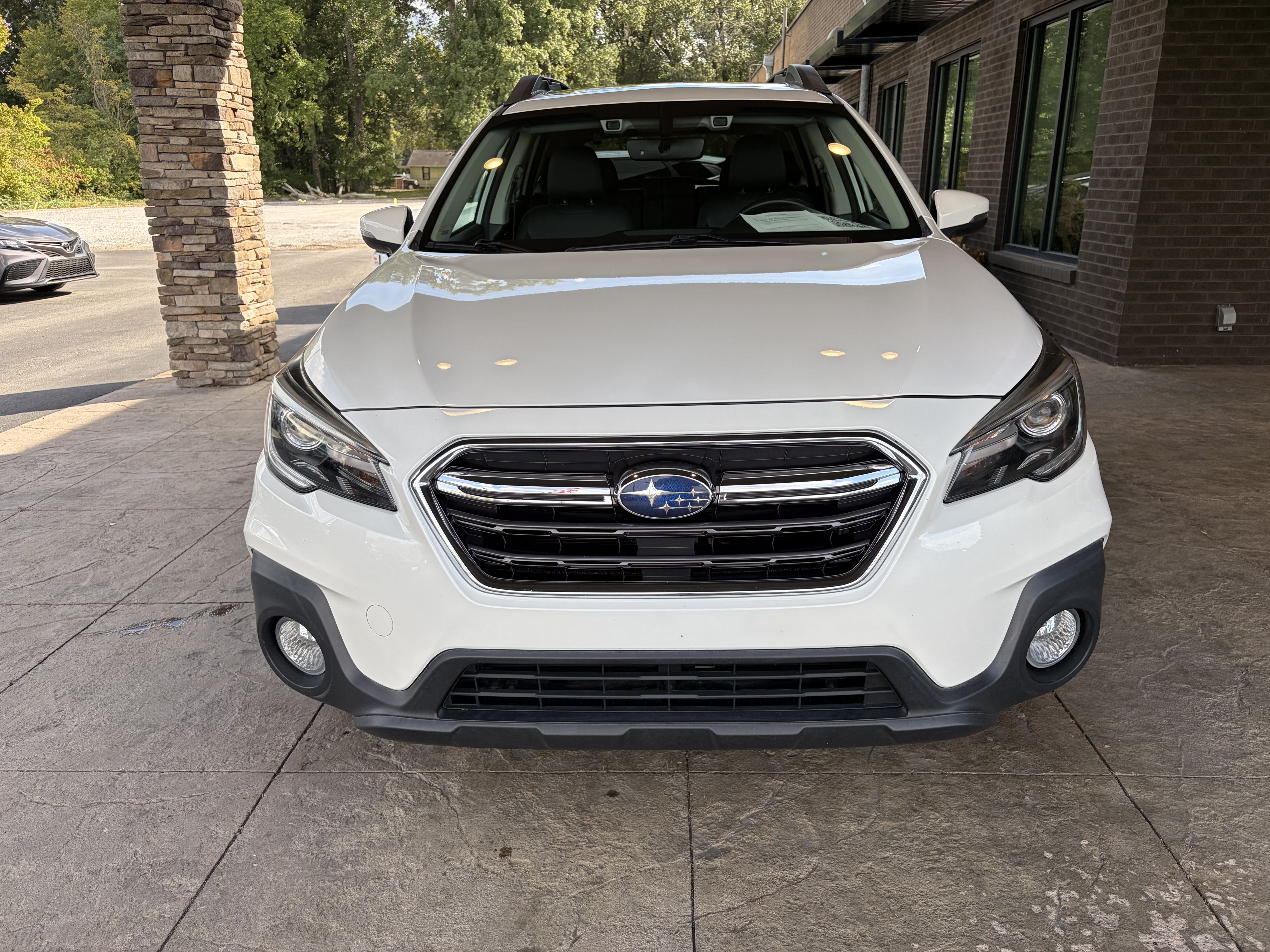 Used 2019 Subaru Outback 2.5i Limited AWD/4WD image 3