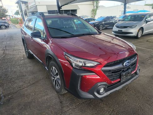 Used 2025 Subaru Outback Premium AWD/4WD image 2