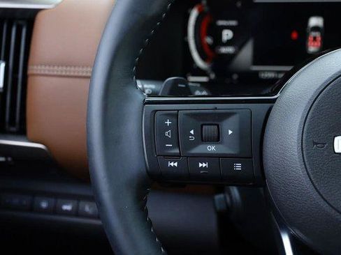 Used 2025 Nissan Pathfinder Platinum AWD/4WD image 14