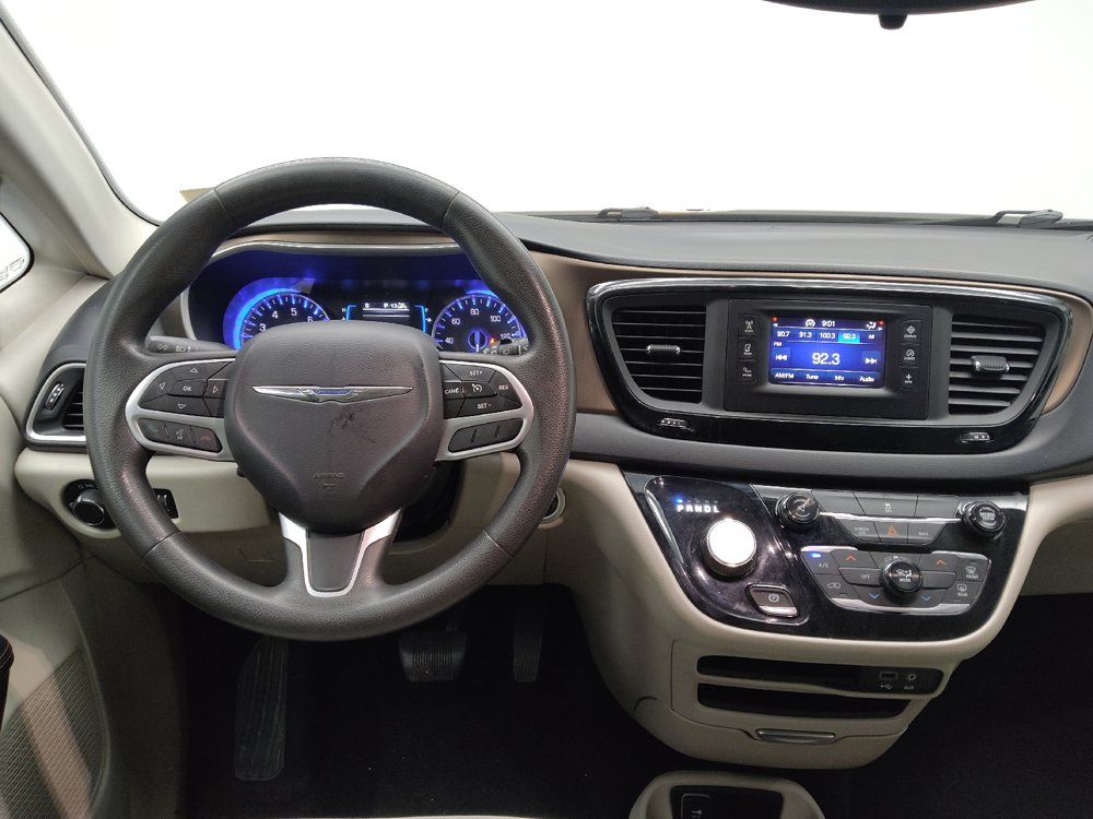 Used 2017 Chrysler Pacifica LX FWD image 22
