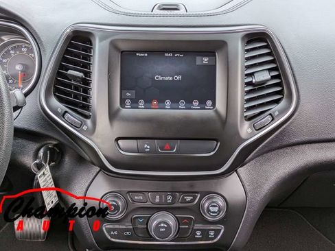 Used 2019 Jeep Cherokee Latitude w/ Popular Appearance Group image 21