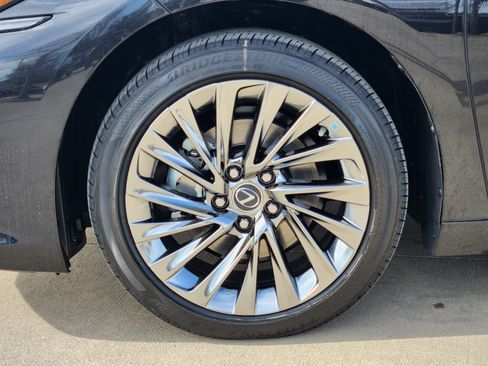 New 2025 Lexus ES 350 Ultra Luxury image 9