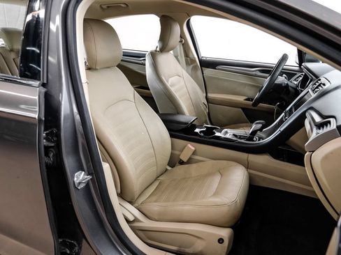 Used 2014 Ford Fusion SE FWD image 42
