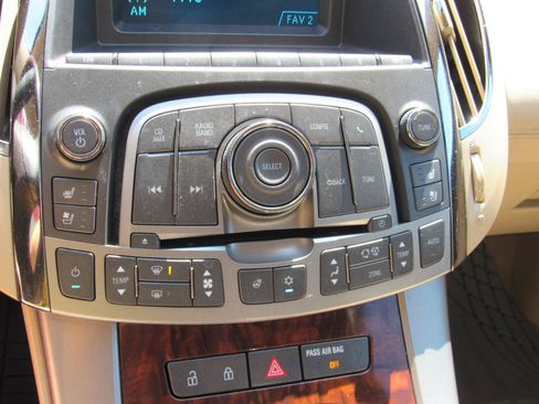 Used 2011 Buick LaCrosse CXL w/ Luxury Package FWD image 25