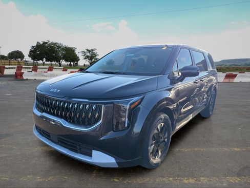 Certified 2025 Kia Carnival LXS FWD image 5