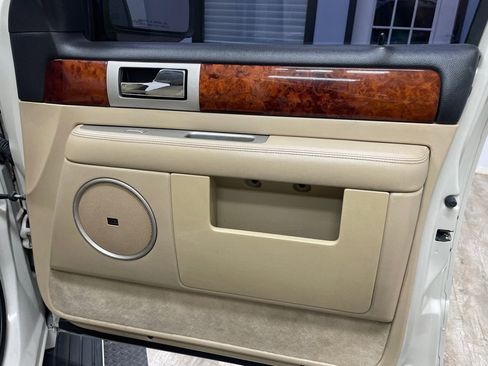 Used 2006 Lincoln Navigator Ultimate image 38