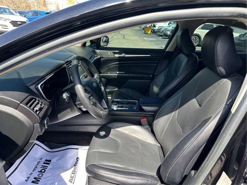 Used 2020 Ford Fusion Titanium FWD image 9