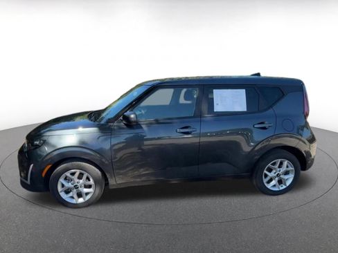 Used 2025 Kia Soul LX w/ LX Technology Package FWD image 10