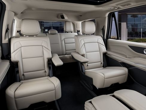 New 2027 Lincoln Navigator Reserve w/ Jet Appearance Package AWD/4WD image 11