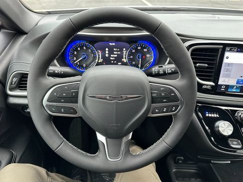 New 2026 Chrysler Pacifica Select image 2
