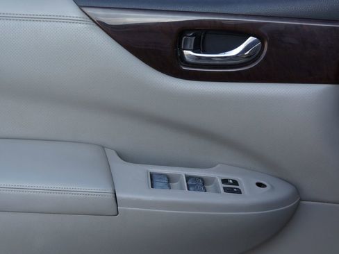 Used 2016 Nissan Quest SV image 25