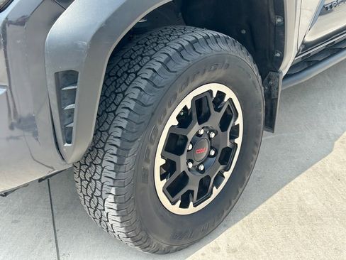 Certified 2024 Toyota Tacoma TRD Off-Road AWD/4WD image 9
