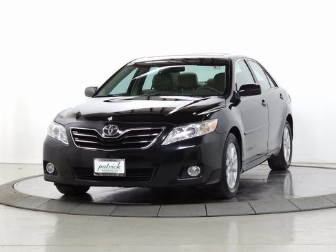 Used 2011 Toyota Camry XLE image 3