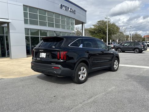 Used 2023 Kia Sorento LX image 8