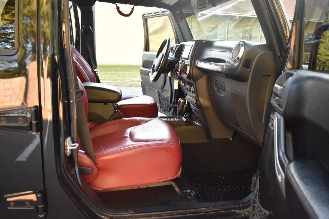 Used 2013 Jeep Wrangler Unlimited Rubicon AWD/4WD image 21