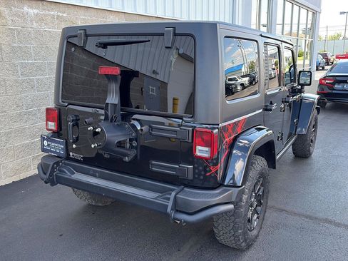 Used 2016 Jeep Wrangler Unlimited Sahara AWD/4WD image 3