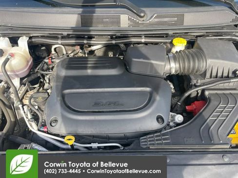 Used 2024 Chrysler Pacifica Touring-L FWD image 28