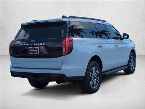 New 2026 Ford Expedition Active image 2