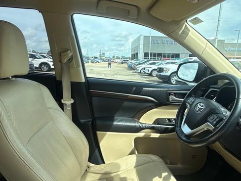 Used 2014 Toyota Highlander Limited FWD image 15
