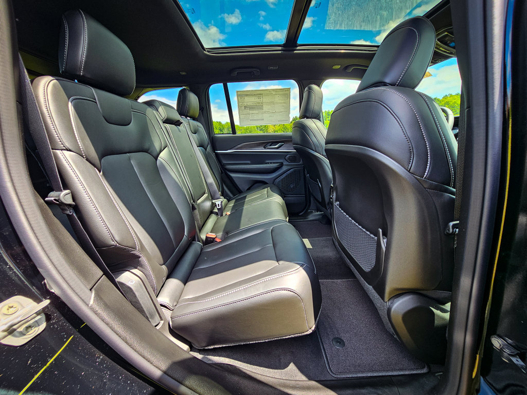 New 2026 Jeep Grand Cherokee Limited w/ Limited Altitude Package AWD/4WD image 43