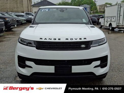 Used 2025 Land Rover Range Rover Sport SE AWD/4WD image 3