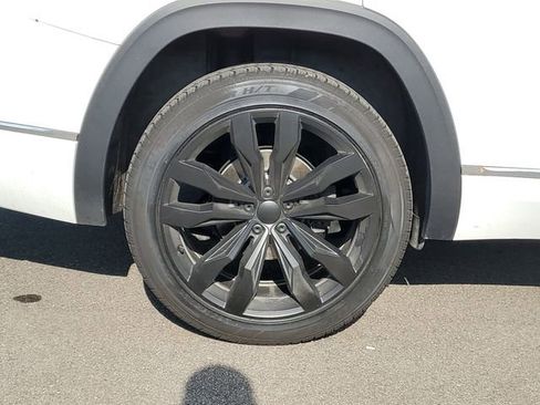 Used 2022 Volkswagen Atlas SEL Premium image 5