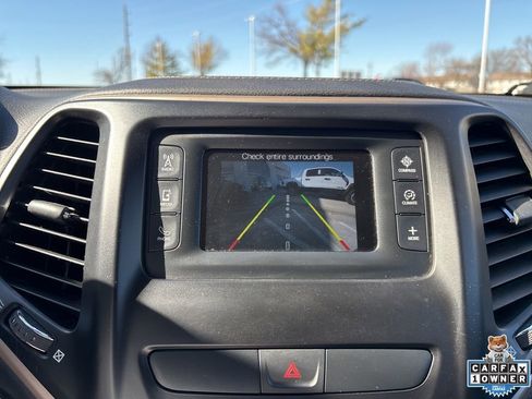 Used 2018 Jeep Cherokee Latitude w/ Altitude Package image 61